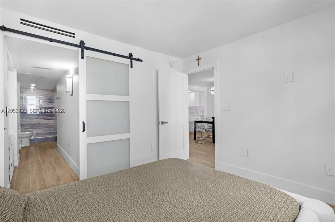 For Sale: $549,000 (2 beds, 2 baths, 824 Square Feet)