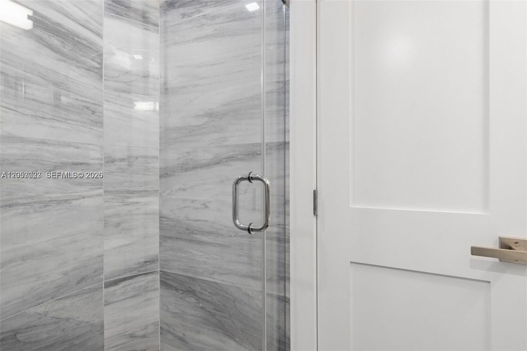 For Sale: $549,000 (2 beds, 2 baths, 824 Square Feet)