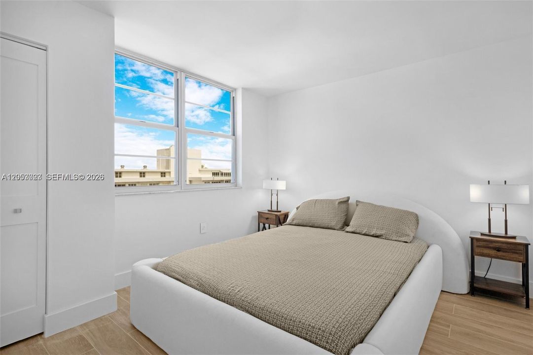 For Sale: $549,000 (2 beds, 2 baths, 824 Square Feet)