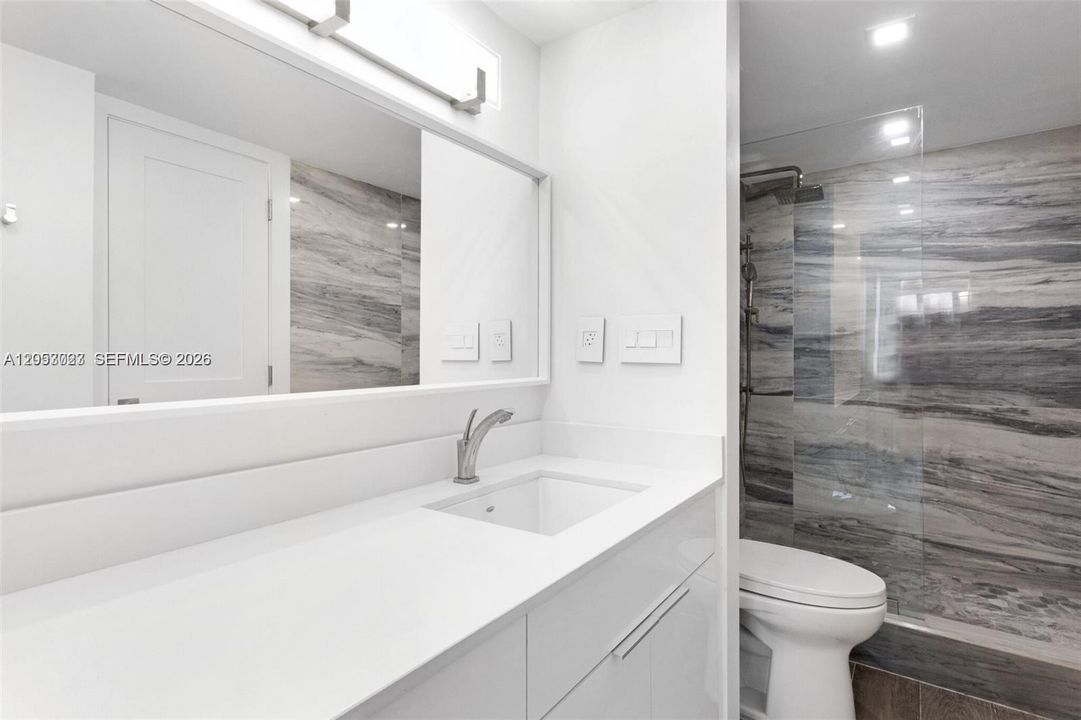 For Sale: $549,000 (2 beds, 2 baths, 824 Square Feet)