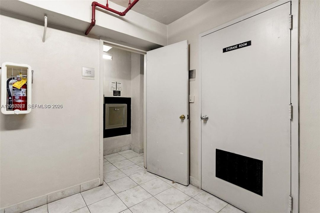 For Sale: $549,000 (2 beds, 2 baths, 824 Square Feet)