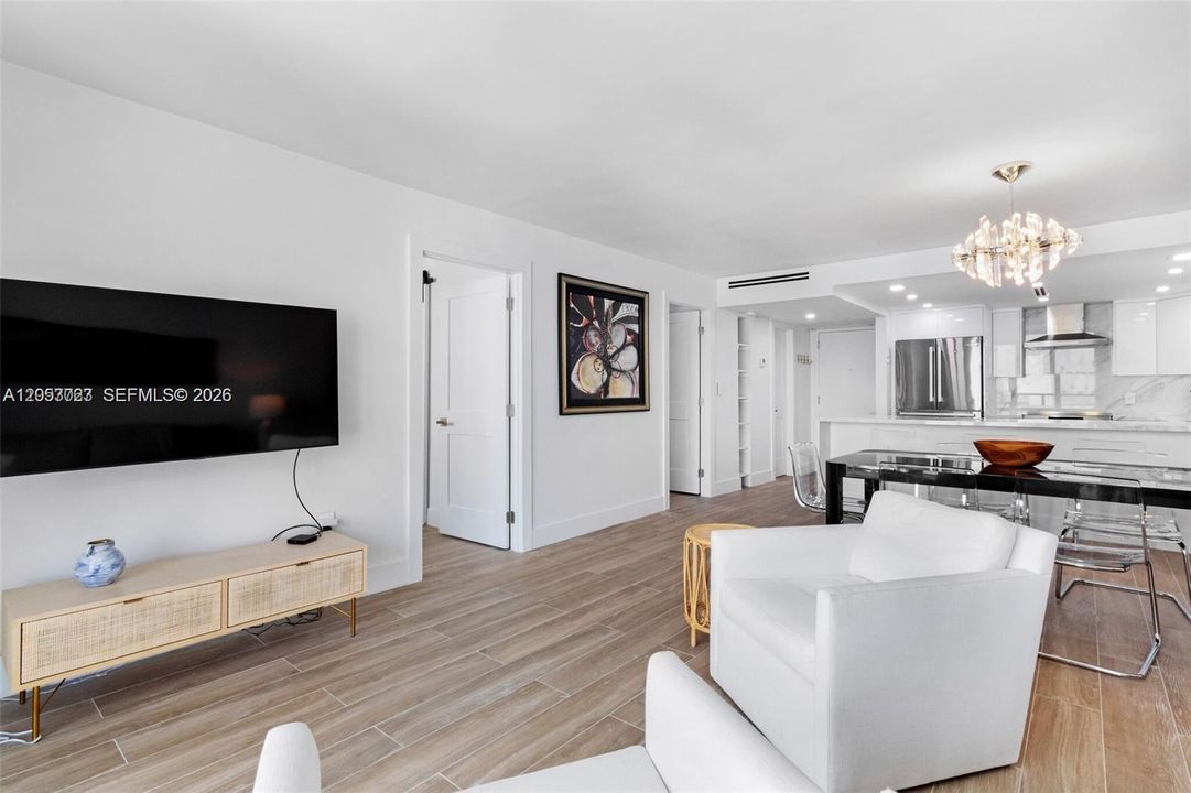 For Sale: $549,000 (2 beds, 2 baths, 824 Square Feet)