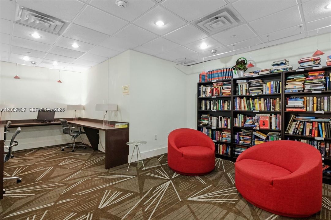 For Sale: $549,000 (2 beds, 2 baths, 824 Square Feet)