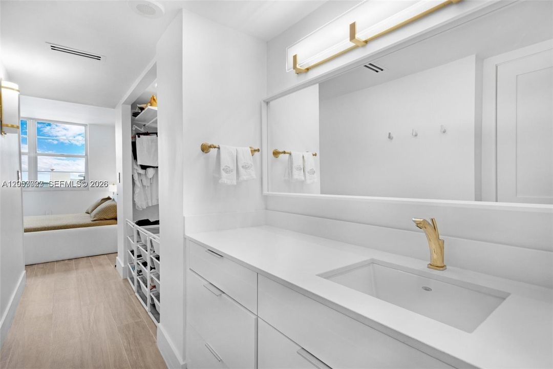 For Sale: $549,000 (2 beds, 2 baths, 824 Square Feet)