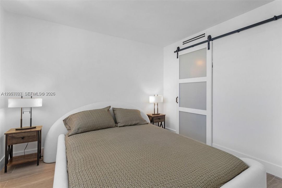 For Sale: $549,000 (2 beds, 2 baths, 824 Square Feet)