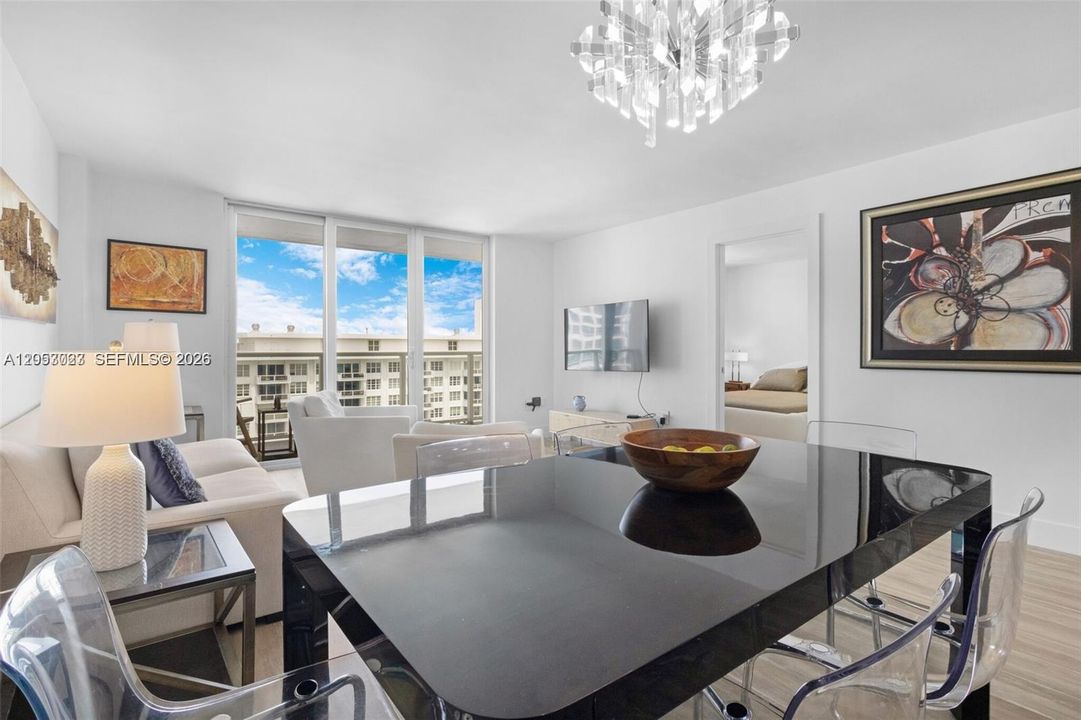 For Sale: $549,000 (2 beds, 2 baths, 824 Square Feet)