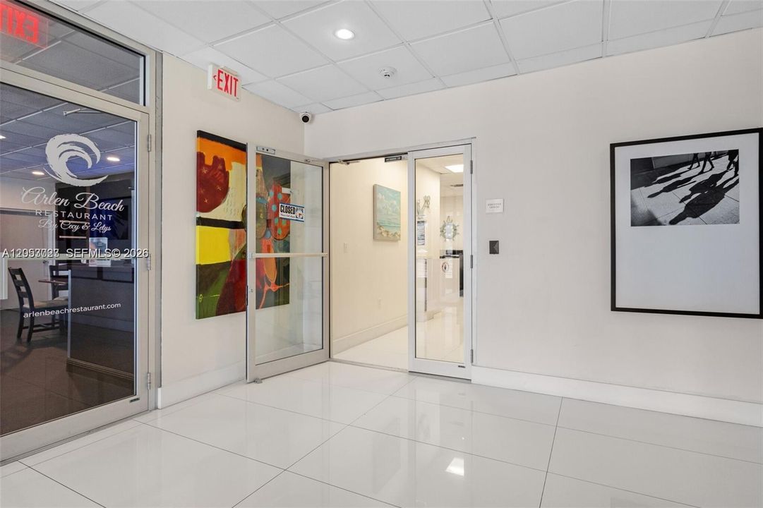 For Sale: $549,000 (2 beds, 2 baths, 824 Square Feet)