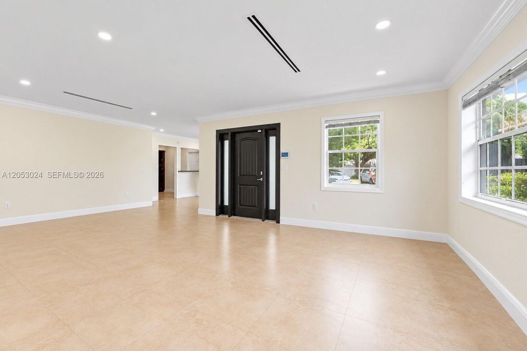 В аренду: $8,500 (3 спален, 2 ванн, 1714 Квадратных фут)
