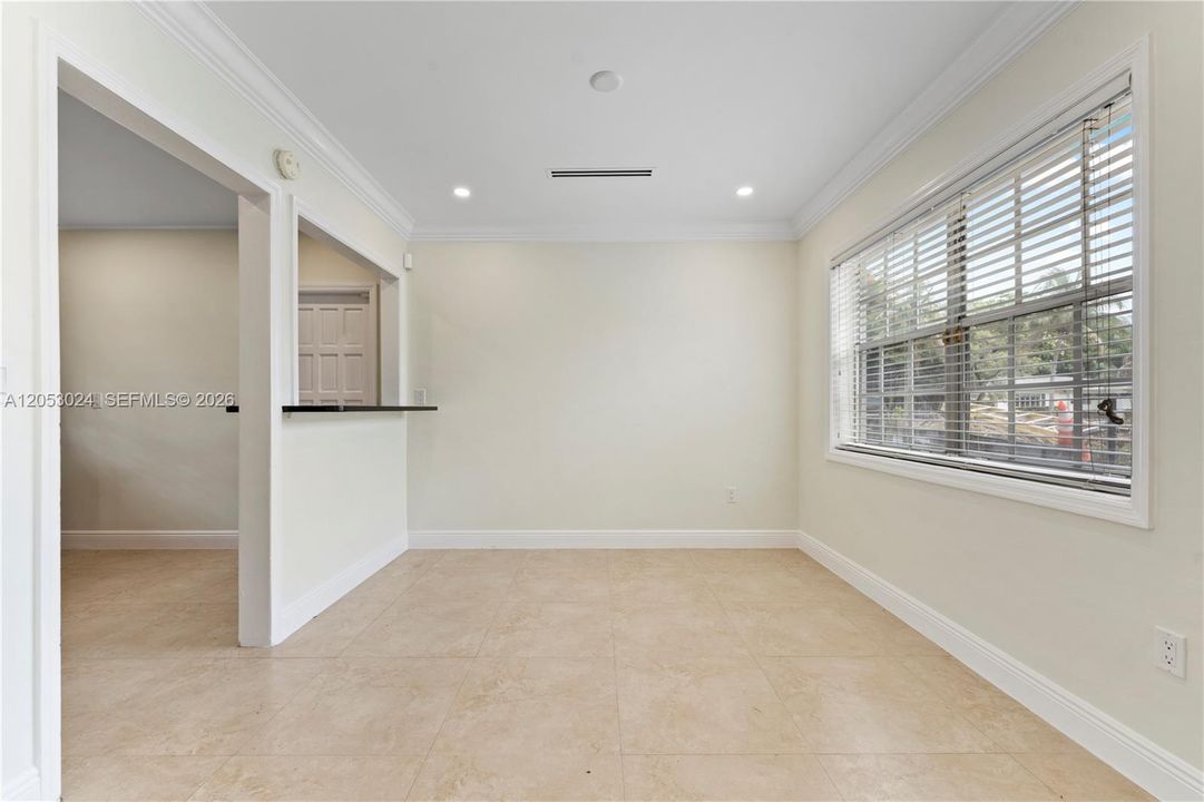 В аренду: $8,500 (3 спален, 2 ванн, 1714 Квадратных фут)