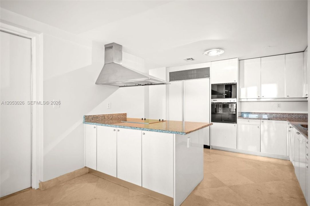 For Rent: $15,000 (3 beds, 4 baths, 3170 Square Feet)