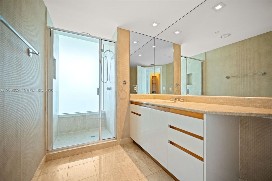 For Rent: $15,000 (3 beds, 4 baths, 3170 Square Feet)