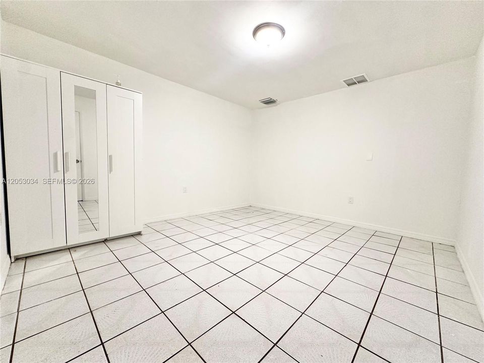 En Renta: $2,400 (2 camas, 1 baños, 1200 Pies cuadrados)