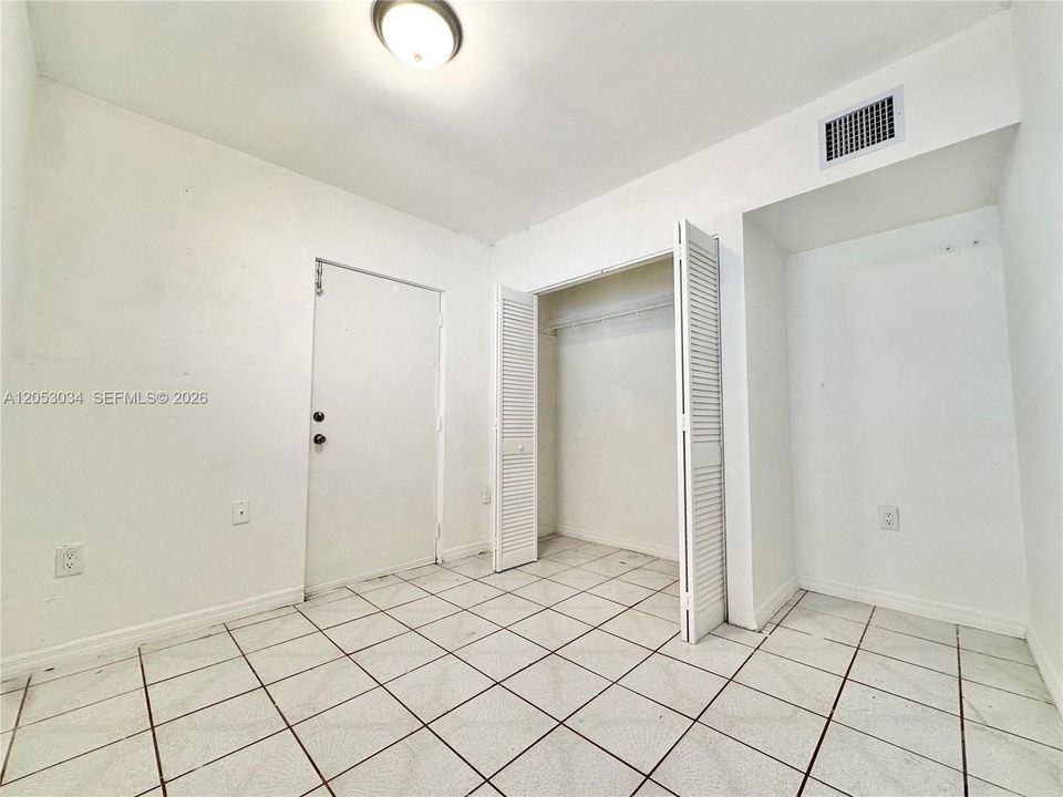 En Renta: $2,400 (2 camas, 1 baños, 1200 Pies cuadrados)