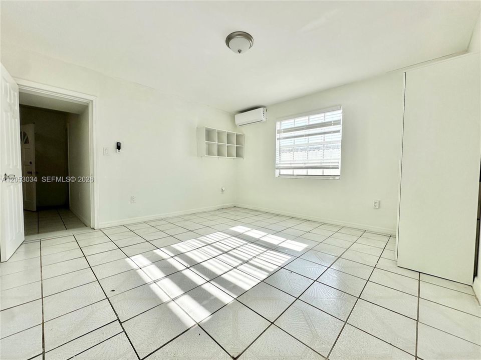 En Renta: $2,400 (2 camas, 1 baños, 1200 Pies cuadrados)