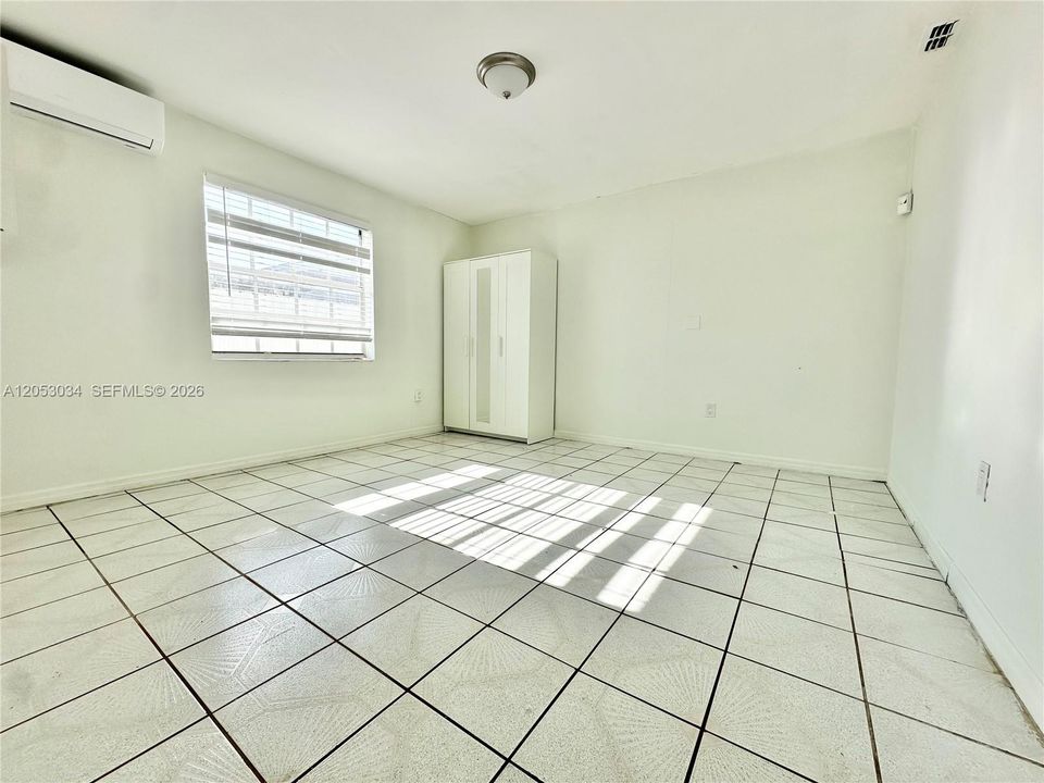 En Renta: $2,400 (2 camas, 1 baños, 1200 Pies cuadrados)
