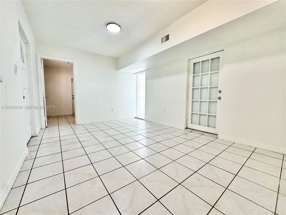 En Renta: $2,400 (2 camas, 1 baños, 1200 Pies cuadrados)