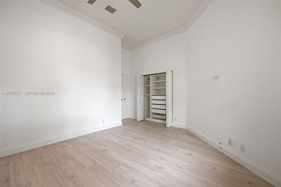 В аренду: $7,800 (3 спален, 3 ванн, 2652 Квадратных фут)