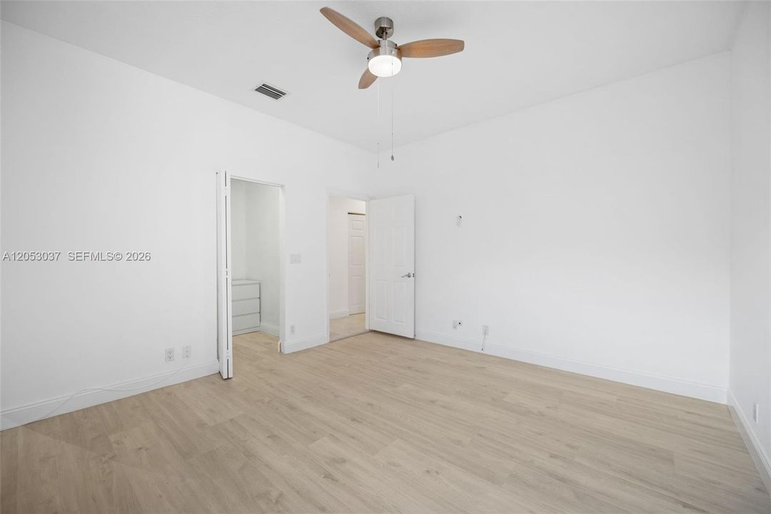 В аренду: $7,800 (3 спален, 3 ванн, 2652 Квадратных фут)