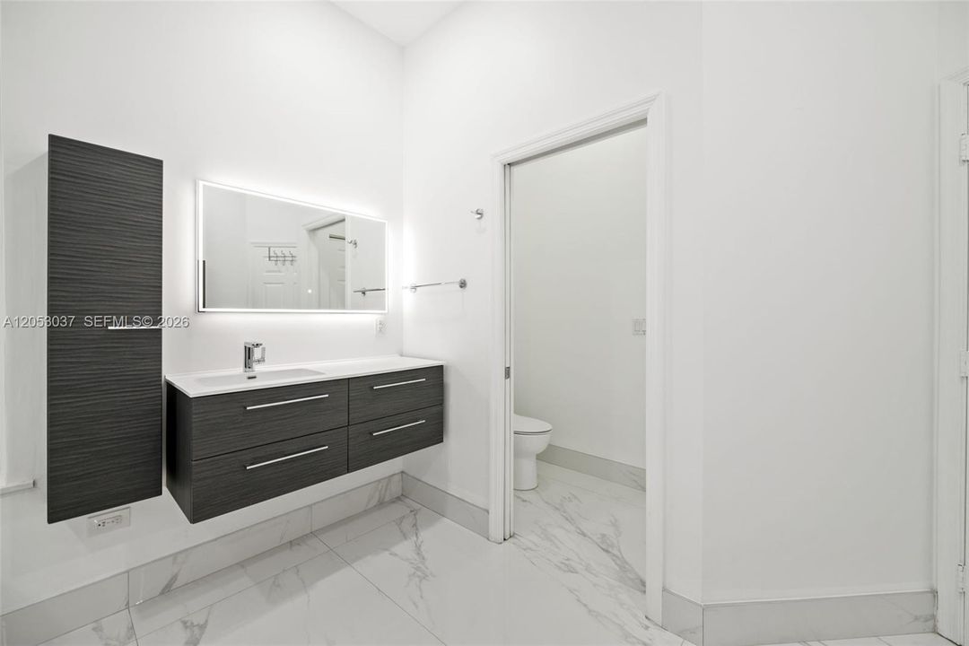 В аренду: $7,800 (3 спален, 3 ванн, 2652 Квадратных фут)