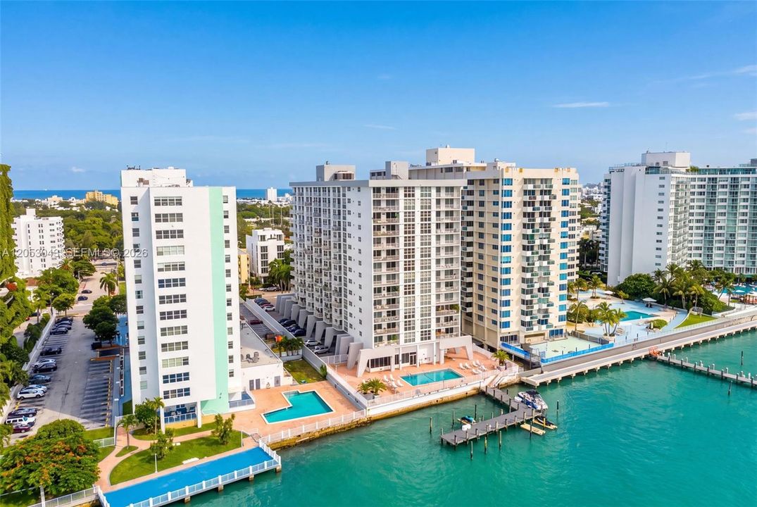 For Sale: $315,000 (1 beds, 1 baths, 750 Square Feet)