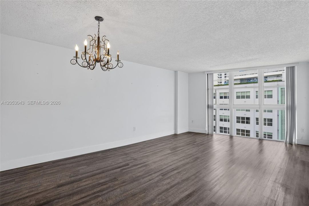 For Sale: $315,000 (1 beds, 1 baths, 750 Square Feet)