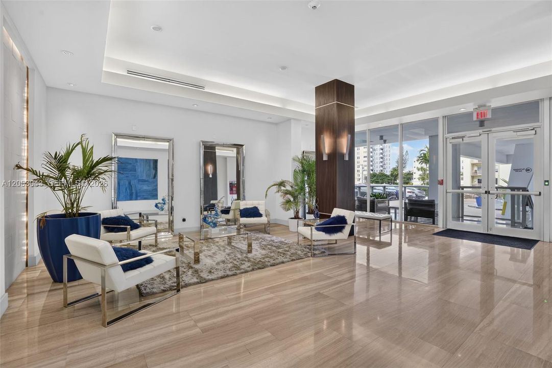 For Sale: $315,000 (1 beds, 1 baths, 750 Square Feet)