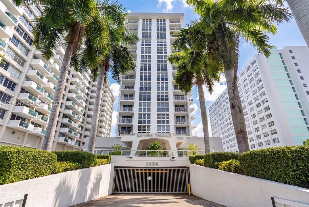 For Sale: $315,000 (1 beds, 1 baths, 750 Square Feet)