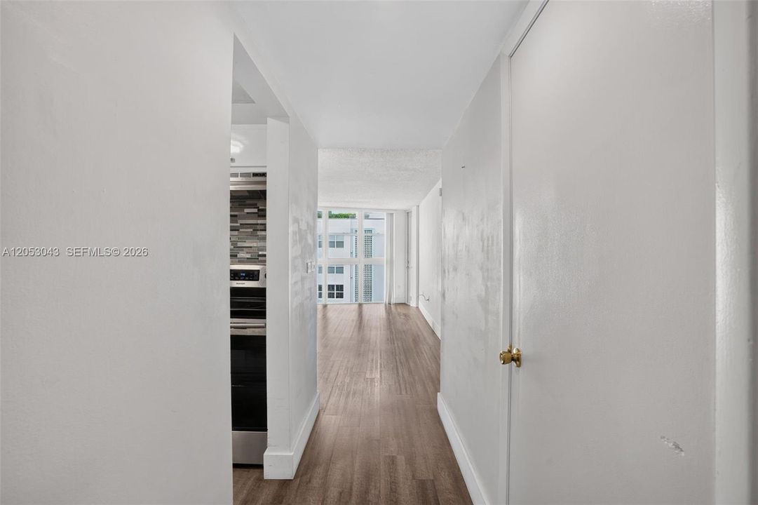For Sale: $315,000 (1 beds, 1 baths, 750 Square Feet)