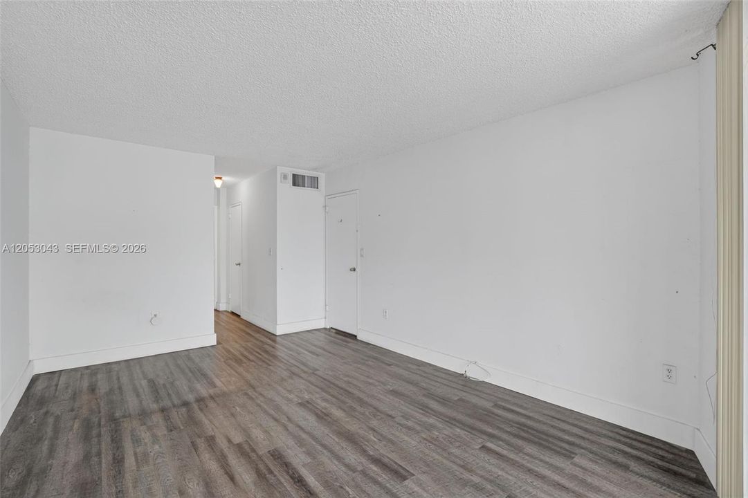 For Sale: $315,000 (1 beds, 1 baths, 750 Square Feet)