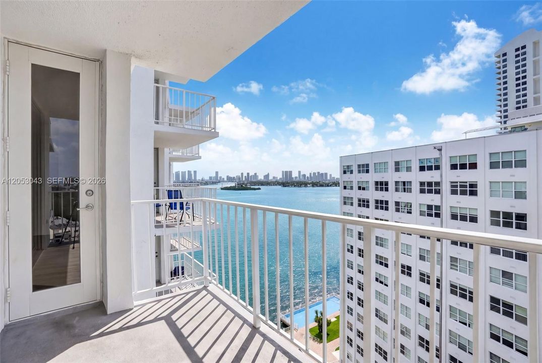 For Sale: $315,000 (1 beds, 1 baths, 750 Square Feet)