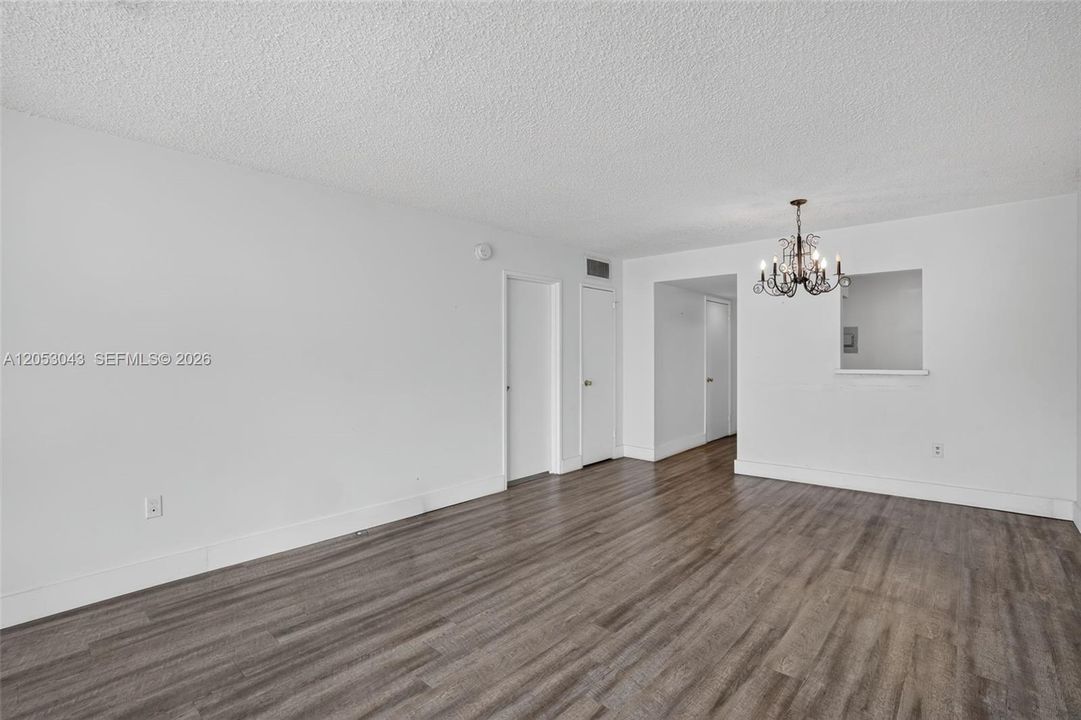 For Sale: $315,000 (1 beds, 1 baths, 750 Square Feet)