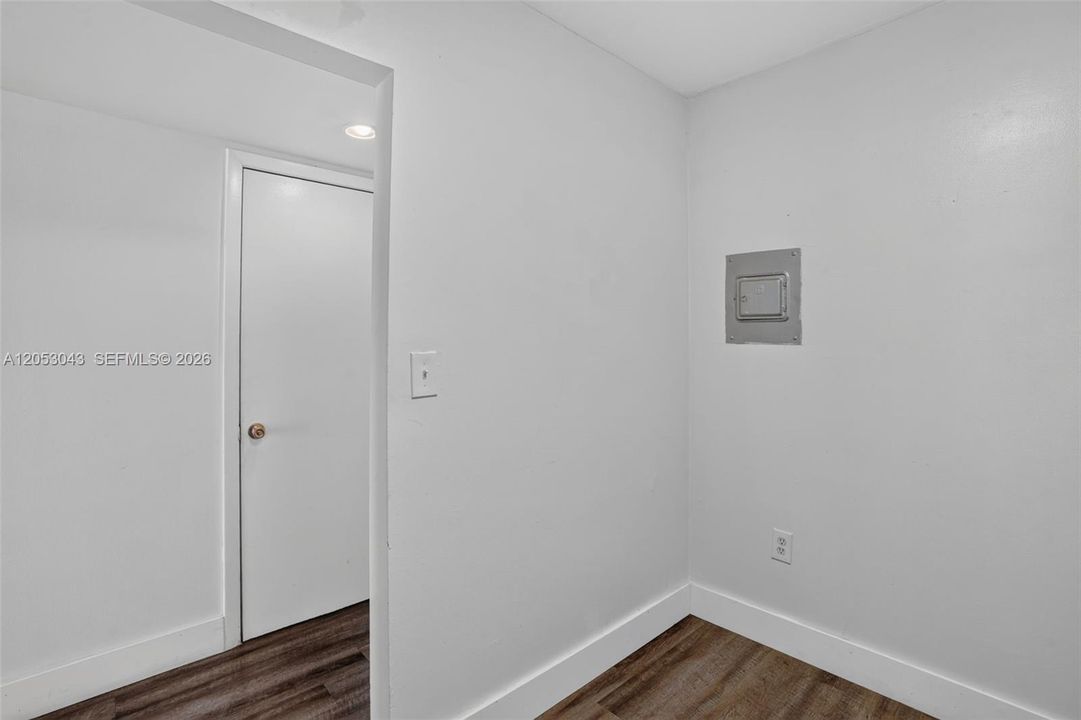 For Sale: $315,000 (1 beds, 1 baths, 750 Square Feet)
