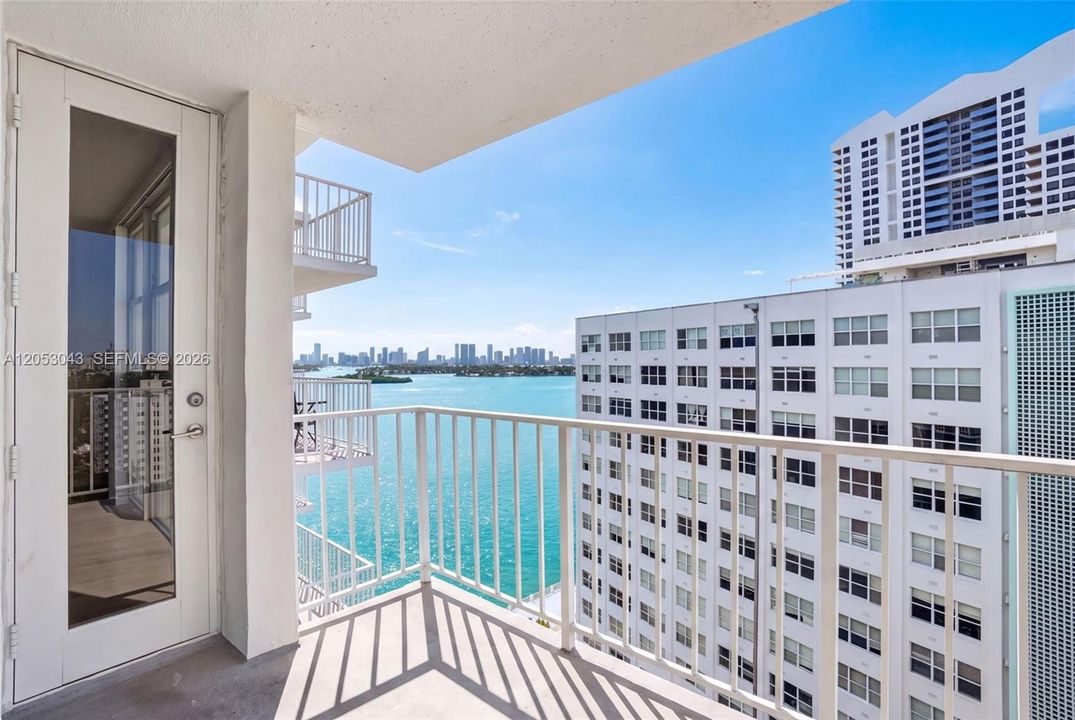 For Sale: $315,000 (1 beds, 1 baths, 750 Square Feet)