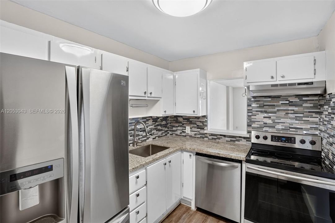 For Sale: $315,000 (1 beds, 1 baths, 750 Square Feet)