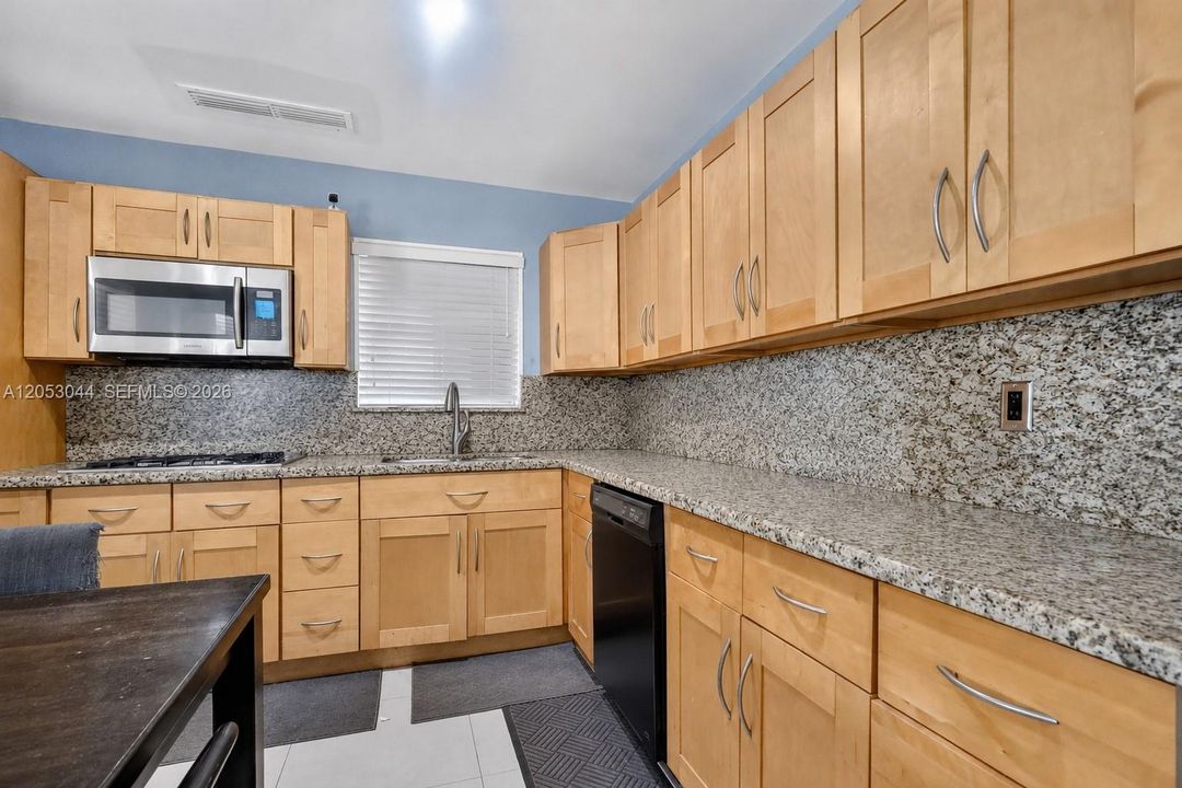 For Sale: $459,000 (3 beds, 2 baths, 1008 Square Feet)