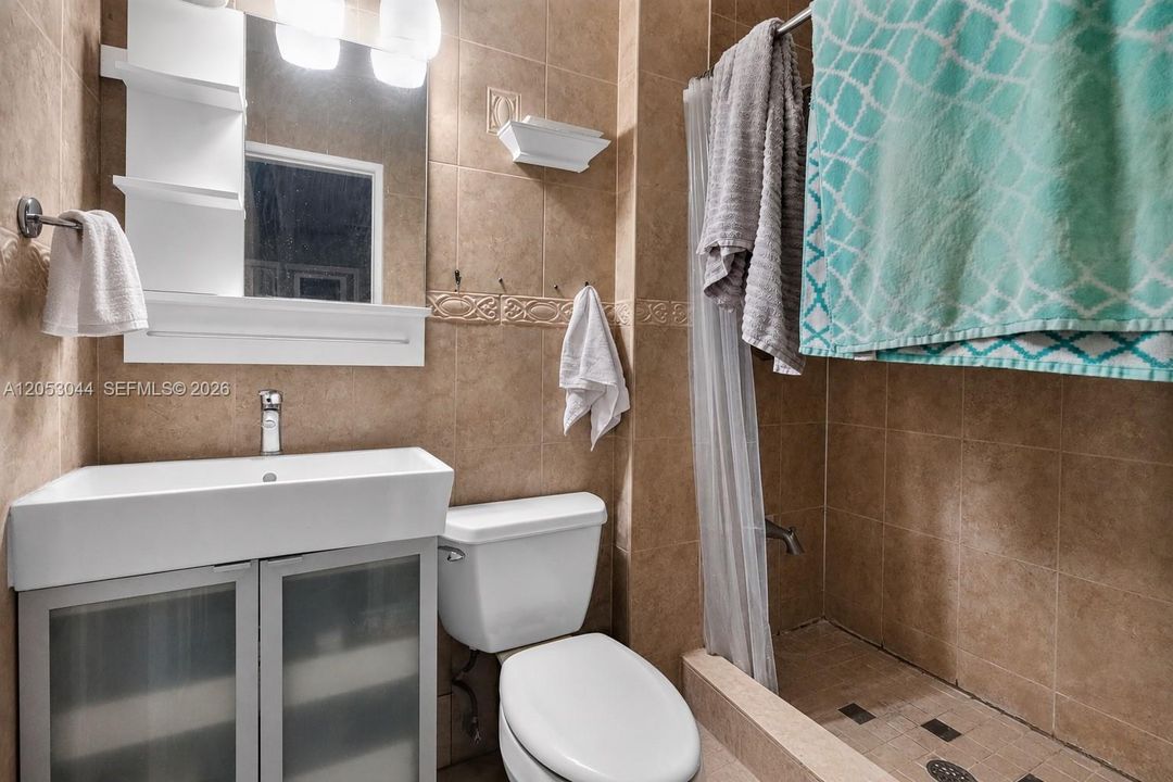 For Sale: $459,000 (3 beds, 2 baths, 1008 Square Feet)