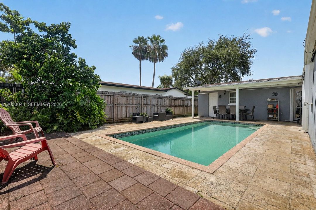 For Sale: $459,000 (3 beds, 2 baths, 1008 Square Feet)
