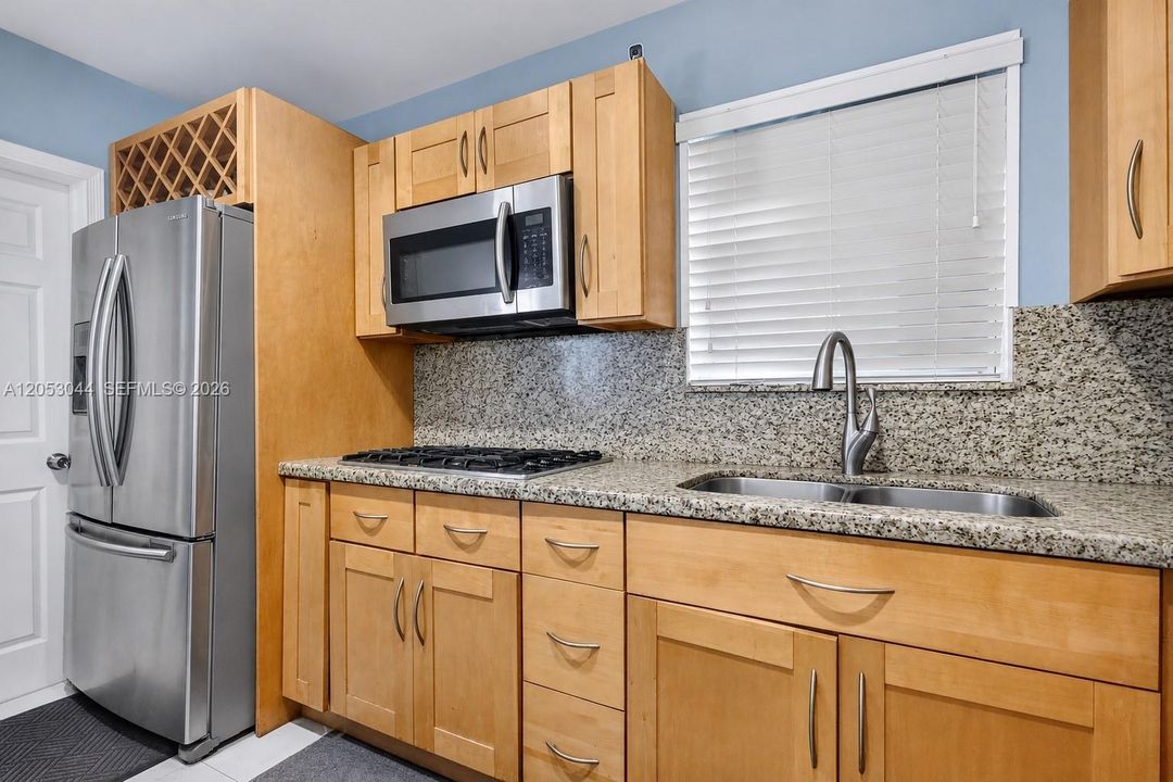 For Sale: $459,000 (3 beds, 2 baths, 1008 Square Feet)
