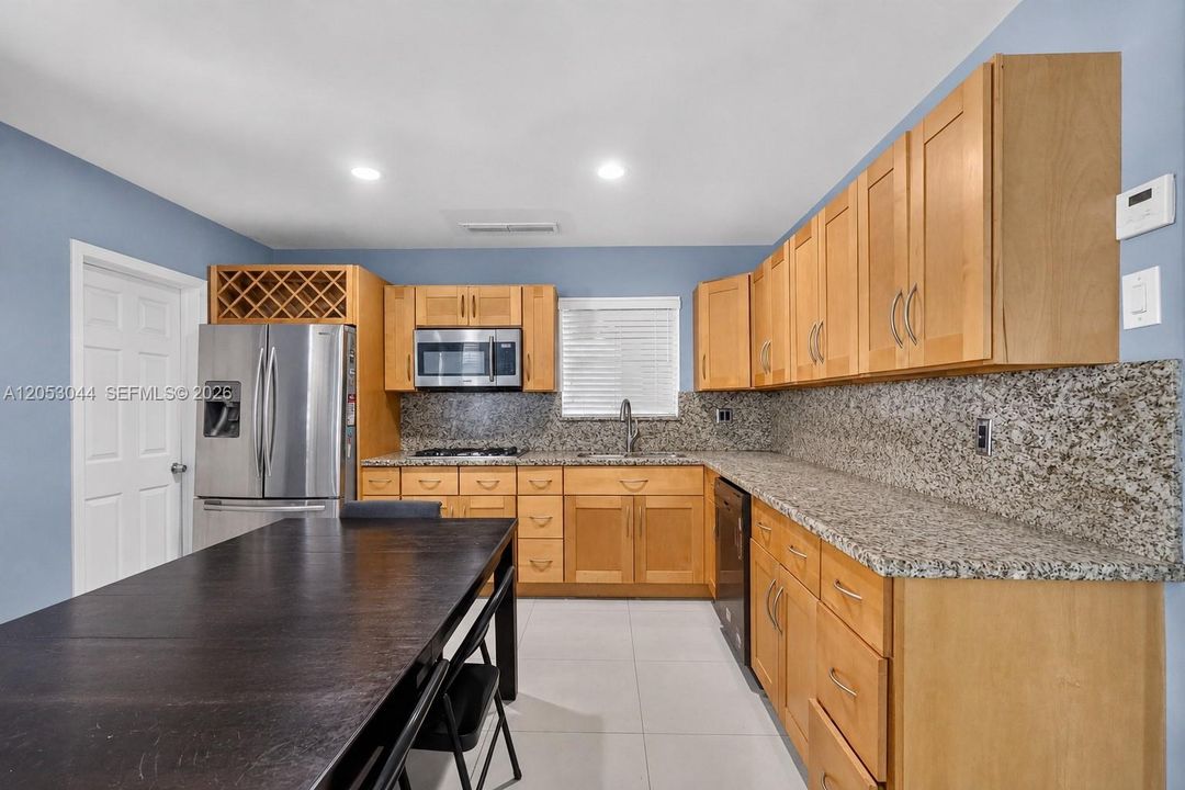 For Sale: $459,000 (3 beds, 2 baths, 1008 Square Feet)