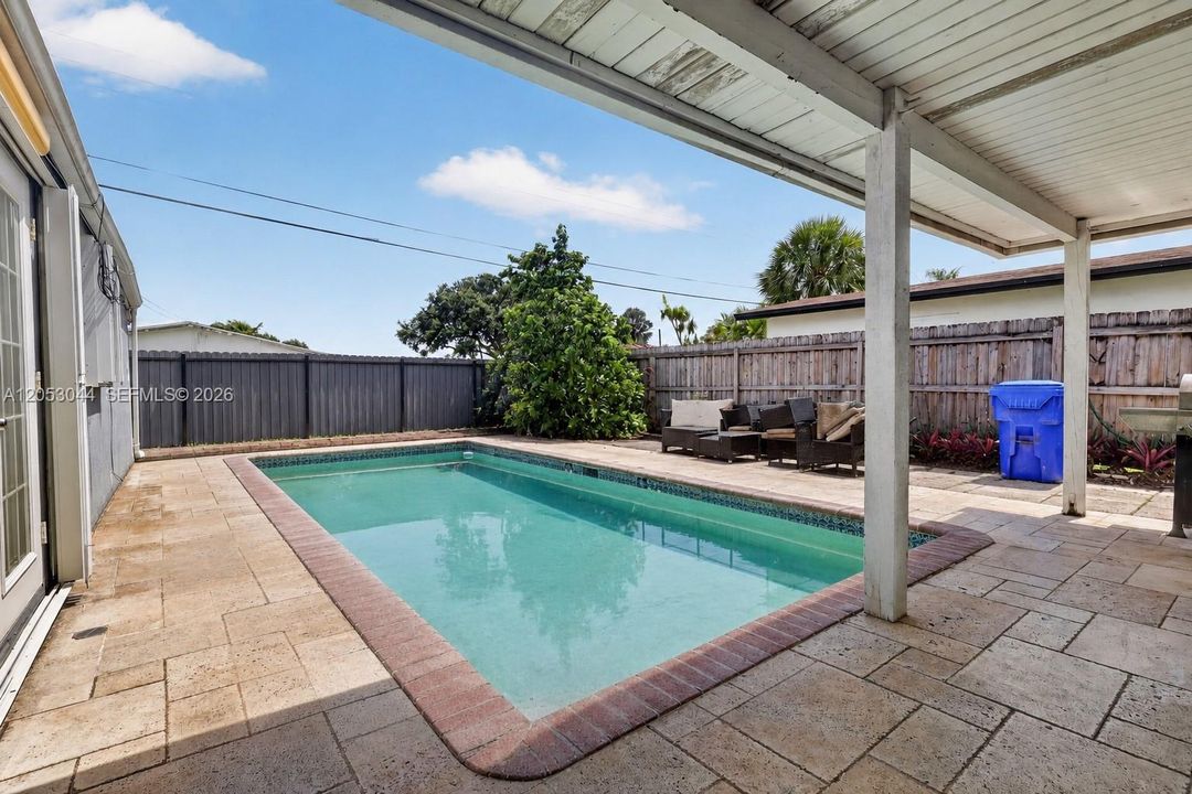 For Sale: $459,000 (3 beds, 2 baths, 1008 Square Feet)