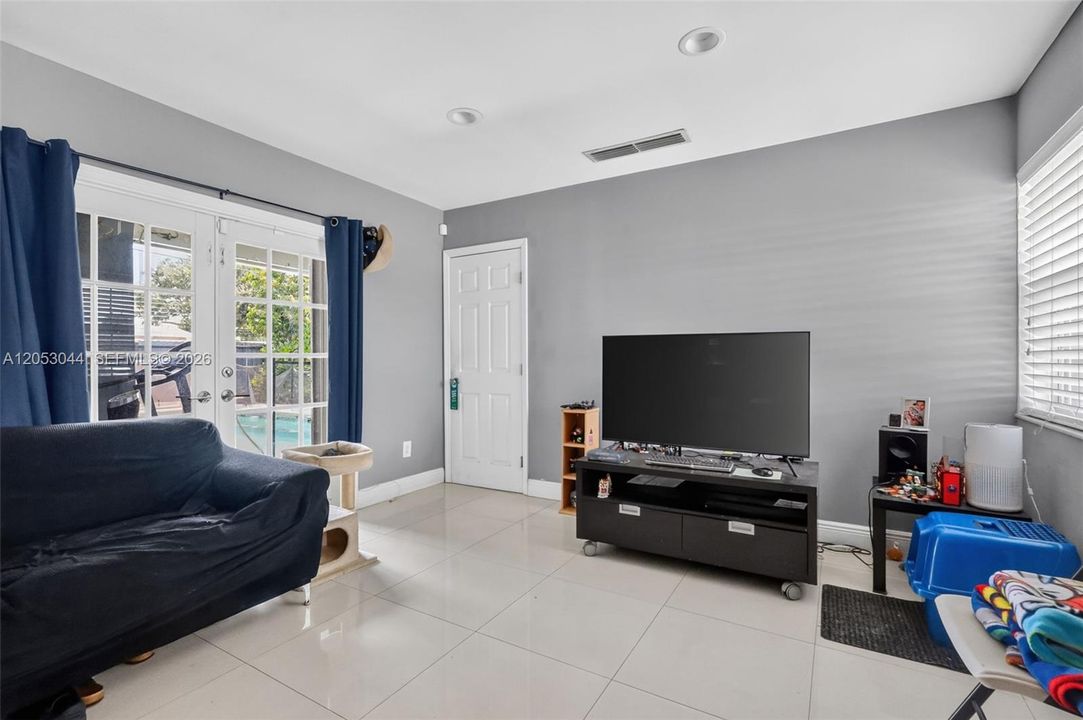 For Sale: $459,000 (3 beds, 2 baths, 1008 Square Feet)