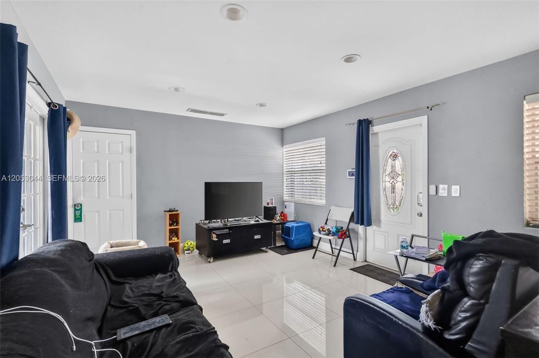 For Sale: $459,000 (3 beds, 2 baths, 1008 Square Feet)