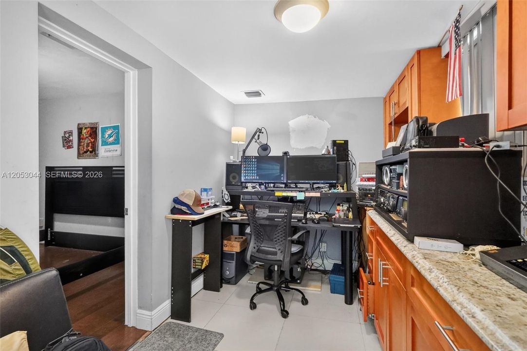 For Sale: $459,000 (3 beds, 2 baths, 1008 Square Feet)