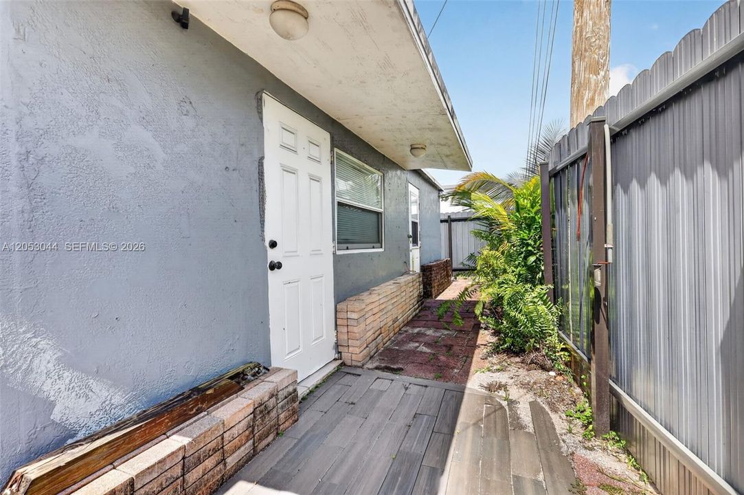 For Sale: $459,000 (3 beds, 2 baths, 1008 Square Feet)
