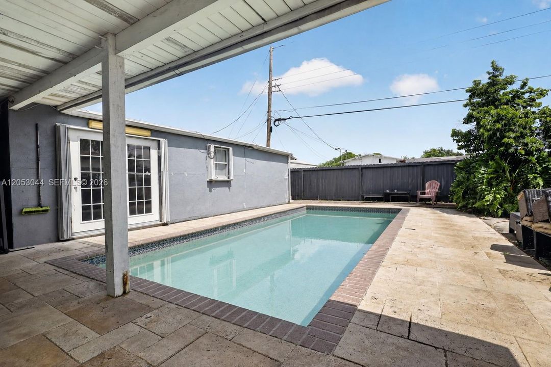 For Sale: $459,000 (3 beds, 2 baths, 1008 Square Feet)
