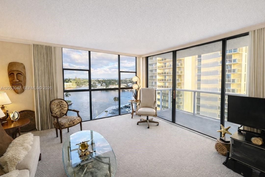 For Sale: $329,999 (2 beds, 2 baths, 1138 Square Feet)