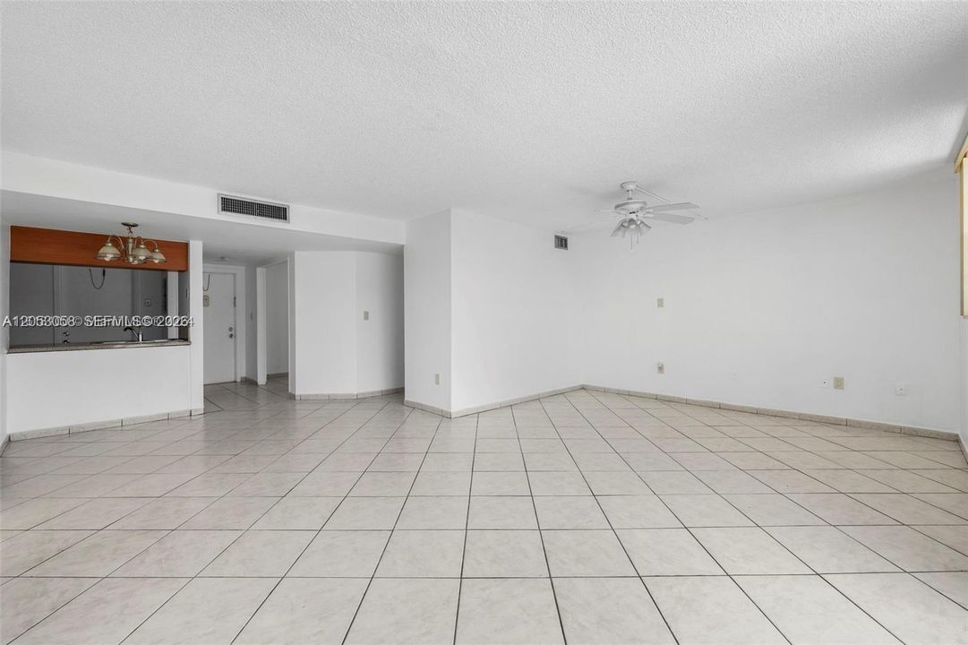В аренду: $2,500 (3 спален, 2 ванн, 1328 Квадратных фут)