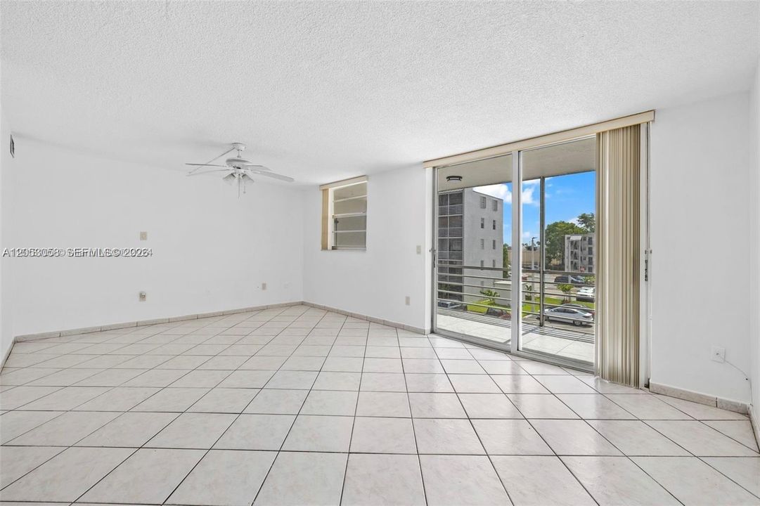 В аренду: $2,500 (3 спален, 2 ванн, 1328 Квадратных фут)