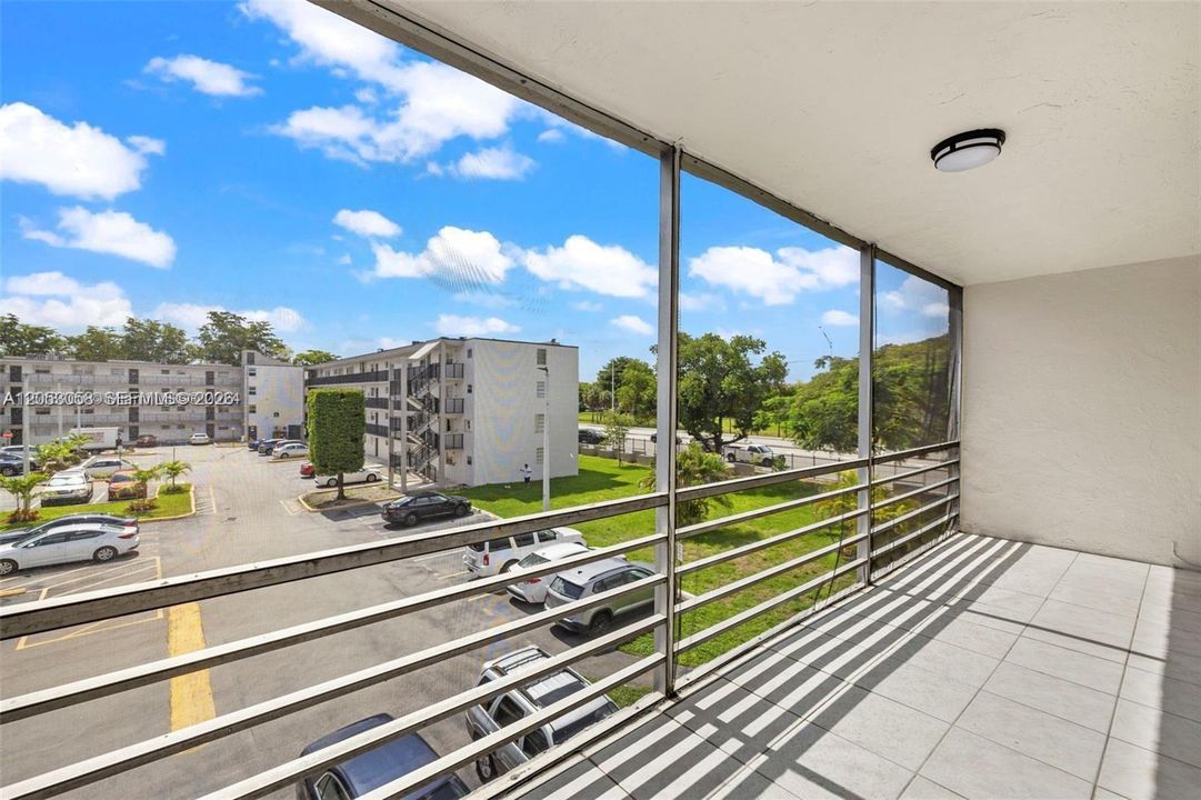 В аренду: $2,500 (3 спален, 2 ванн, 1328 Квадратных фут)