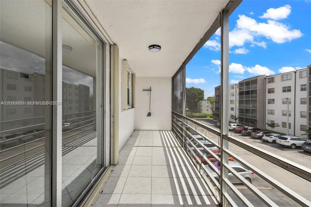 В аренду: $2,500 (3 спален, 2 ванн, 1328 Квадратных фут)